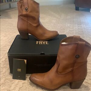 Frye Women's Jackie button short Brown Leather Boots